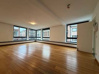 Appartement op de eerste verdieping met 2 slaapkamers en gemeenschappelijke fietsenberging, gelegen vlakbij het centrum van Turnhout. EPC:...