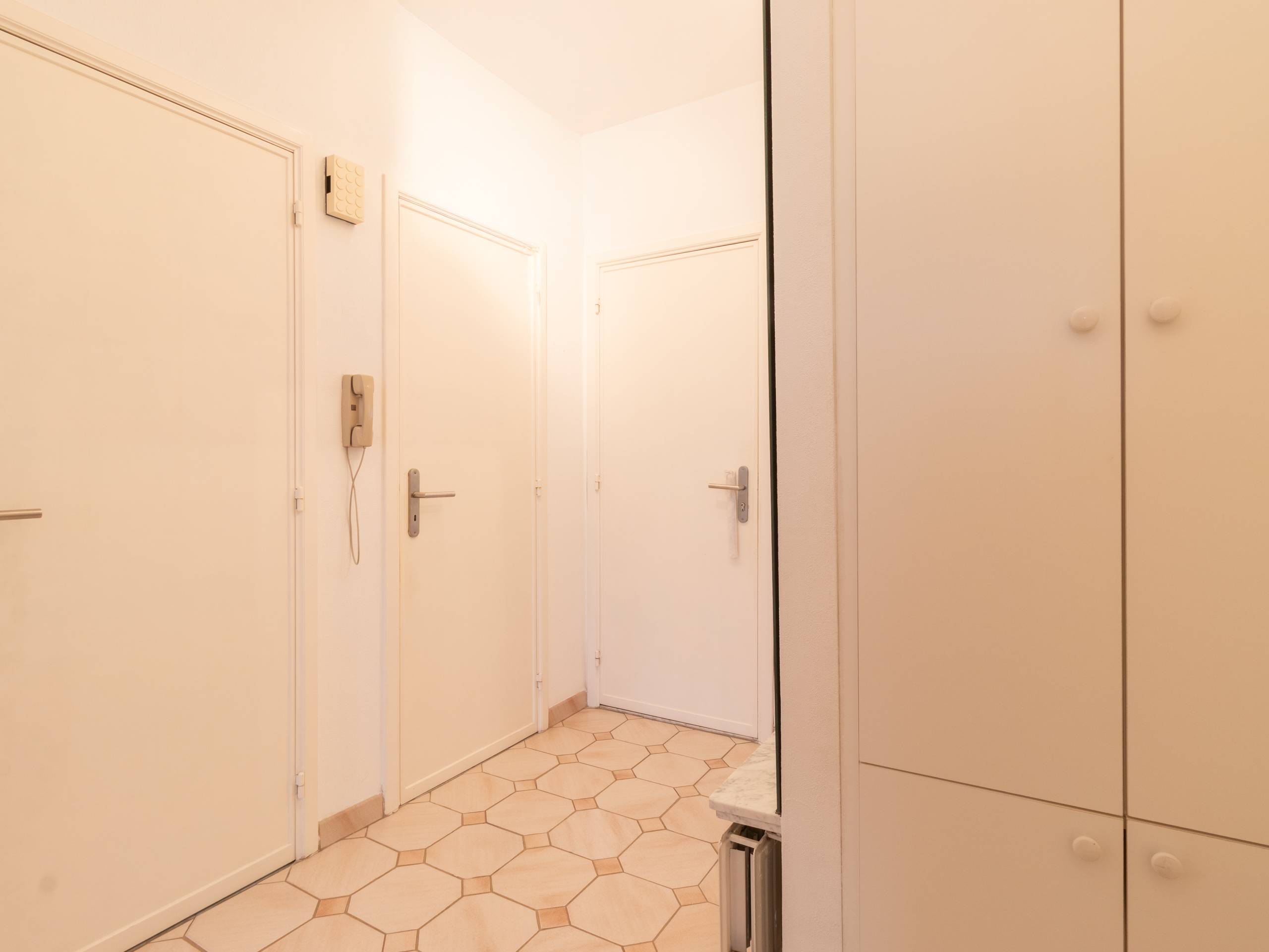 Gezellig gelijkvloers appartement met tuin in Wilrijk! - foto 2