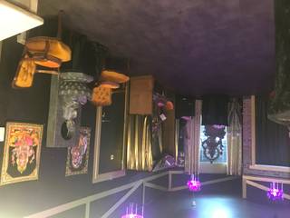 Instapklaar handelspand met woonst en garage Bent u op zoek naar een instapklaar handelspand met woonst op een centrale locatie? Dit veelzijdige pand...