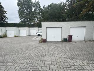 Ruime bovengrondse garagebox te koop in de nabijheid van centrum Schoten!! Voor meer informatie of vrijblijvend plaatsebezoek 0488/60.05.07 
