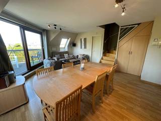 Op zoek naar een groot appartement aan de kust met ruimte voor het hele gezin? Dit ruime duplexappartement met vier volwaardige slaapkamers is...