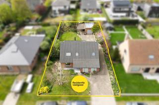 Instapklare open bebouwing op een ruim perceel met zonnige tuin en veel privacy. Deze verzorgde woning biedt een lichtrijke leefruimte met...