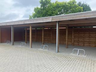Gelijkvloerse overdekte staanplaatsen-carports bij Residentie Mimosa gelegen Gentsesteenweg 42-44 te Harelbeke. Ruime in-en uitrit , alle...