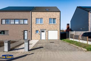 Bent u op zoek naar een energiezuinige woning op de grens met Schelle en Niel?Dan is deze unieke opportuniteit ongetwijfeld iets voor u!Uw wagen(s)...