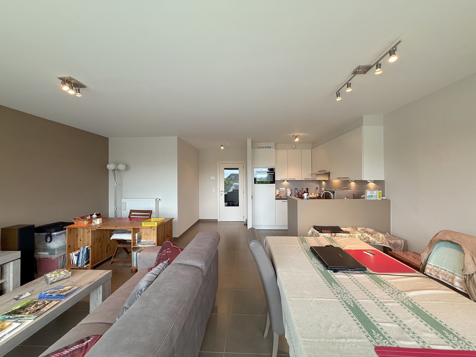 Instapklaar appartement met 2 slaapkamers en terras - foto 4