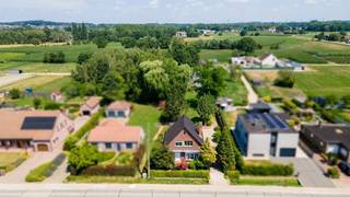 <p><span>Te renoveren woning met veel potentieel op een ruim perceel in het landelijke Schriek.</span></p><p><span>Bent u op zoek naar een woning die u volledig naar eigen smaak kunt renoveren? Dan biedt deze karaktervolle gezinswoning een unieke kans. Op het gelijkvloers bevinden zich een lichtrijke leefruimte, een praktische keuken, een veranda en diverse functionele ruimtes. Op de verdieping vindt u drie slaapkamers en een aparte ruimte die kan worden ingericht als badkamer.</span></p><p><span>De absolute troef is het uitgestrekte perceel van 9.115 m² met een ruime tuin en een aangrenzend weiland, zoals zichtbaar op de luchtfoto. Ideaal voor wie houdt van rust, ruimte en het buitenleven.</span></p><p><span>Dankzij de landelijke ligging in Schriek en de vlotte verbinding naar omliggende gemeenten is dit de ideale eigendom voor wie op zoek is naar een renovatieproject met heel wat potentieel.</span></p><p><span>Maak een afspraak via 015/755 444 of <span>info@immovercammen.be</span></span><span>.</span></p><p><span> </span></p><p><span>Renovatieverplichting: binnen 6 jaar na aankoop dient het EPC-label verbeterd te worden naar minstens label D.</span></p><p><span> </span></p>