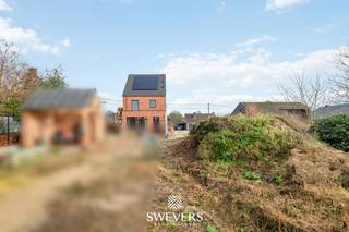 Voor meer info en foto’s, surf naar www.swevers.be – In een rustige, kindvriendelijke buurt in het hart van Helchteren vind je deze prachtig...