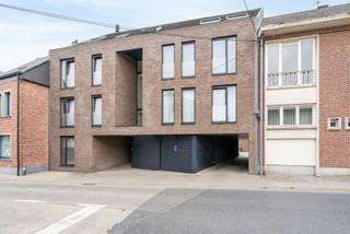 Looking for a secure parking solution with extra storage space in the centre of Lede? This underground parking space with an exceptionally large...