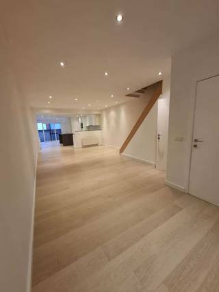 Instapklare halfopen woning in rustige doodlopende straat tegenover het parkOntdek deze charmante, instapklare halfopen woning met 2 slaapkamers,...