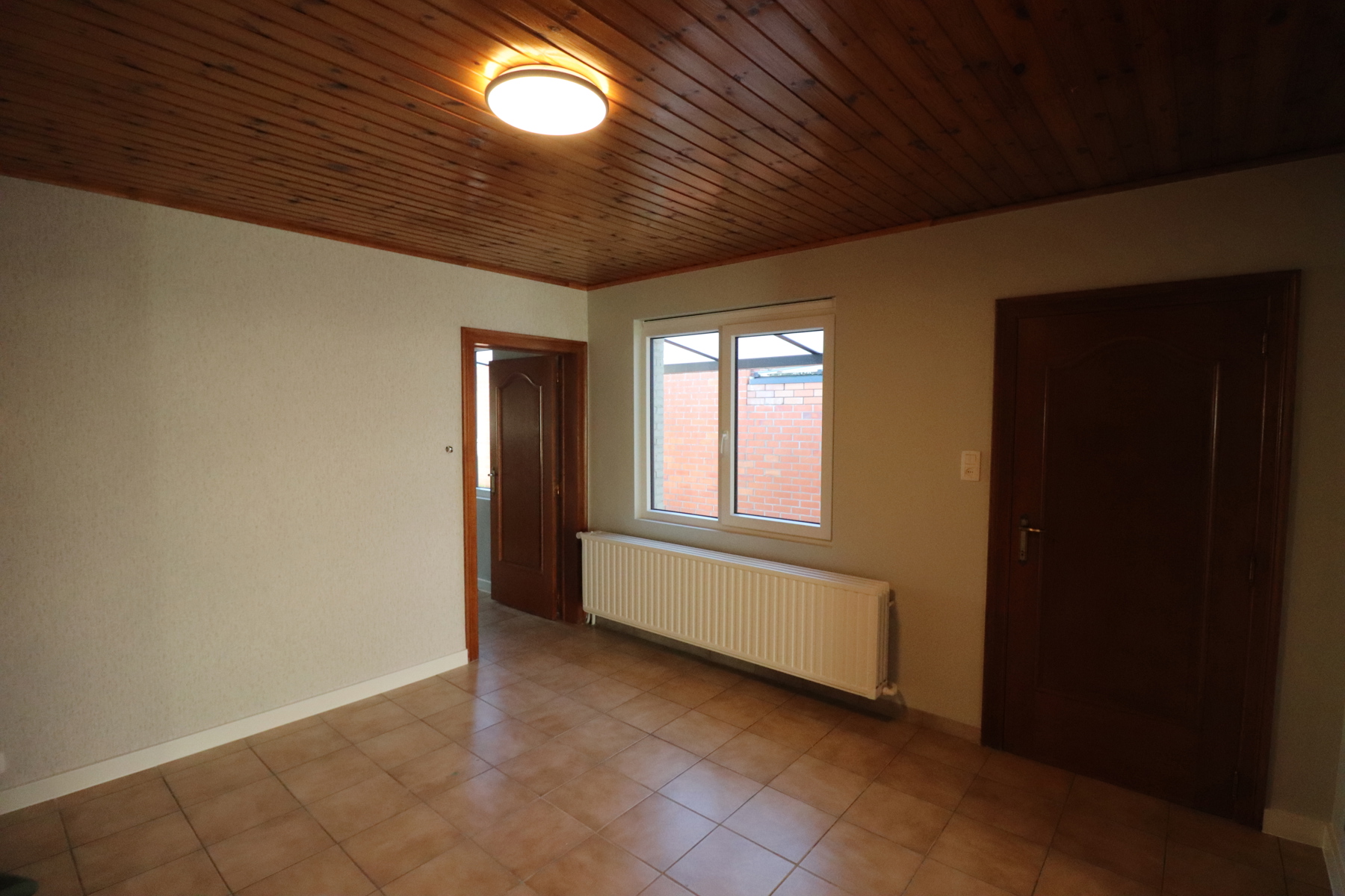 Ruime gezinswoning met terras en tuin - foto 4