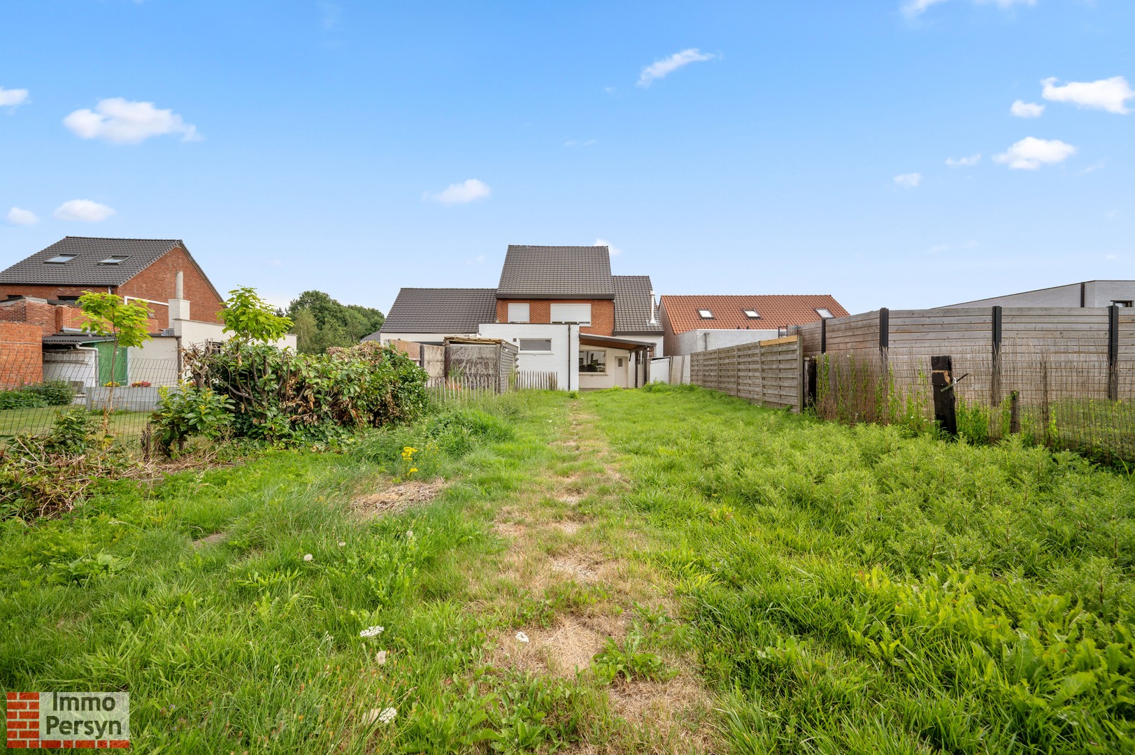 Ruime af te werken woning met nieuw dak, vernieuwde elektriciteit en diepe tuin (EPC D) - foto 2