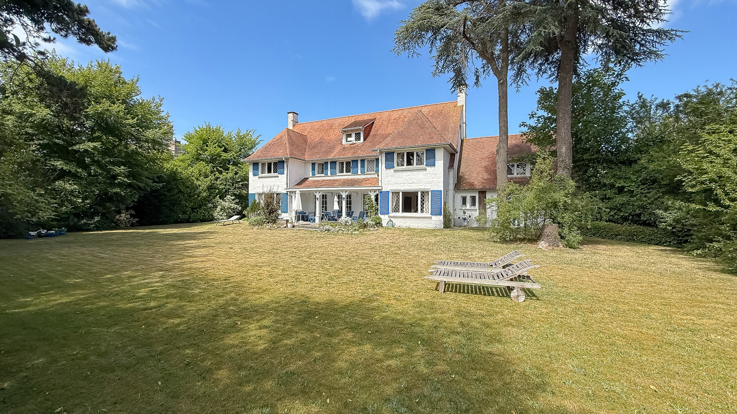 Karaktervolle villa met uitzonderlijk potentieel -TOPLOCATIE - foto 1