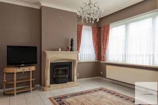 Op zoek naar een woning waar je je eigen stempel op kan drukken? Dan is dit misschien wel jouw match!Deze open bebouwing, gelegen in het centrum van...