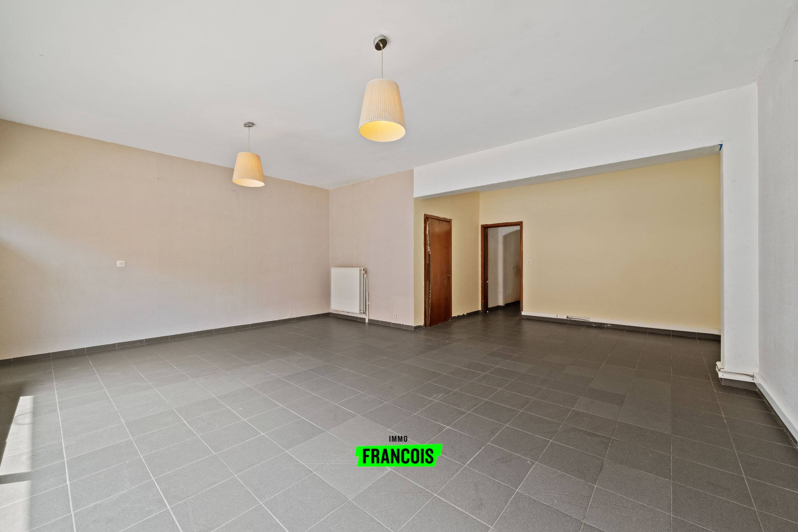 Ruim gelijkvloers appartement met 2 slaapkamers en garage – centrale ligging te Mariakerke, Oostende. - foto 4