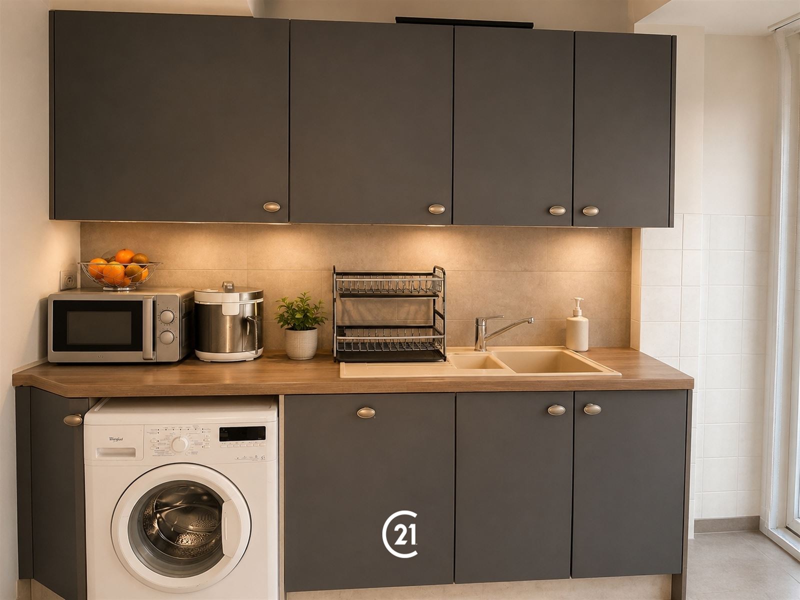 Lichtrijk appartement van 75 m² met balkon en kelder – Topligging in Jette - foto 5