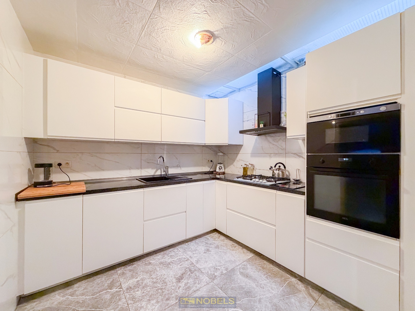 Te koop, Instapklare stadswoning op rustige ligging in het centrum van Ronse! - foto 4