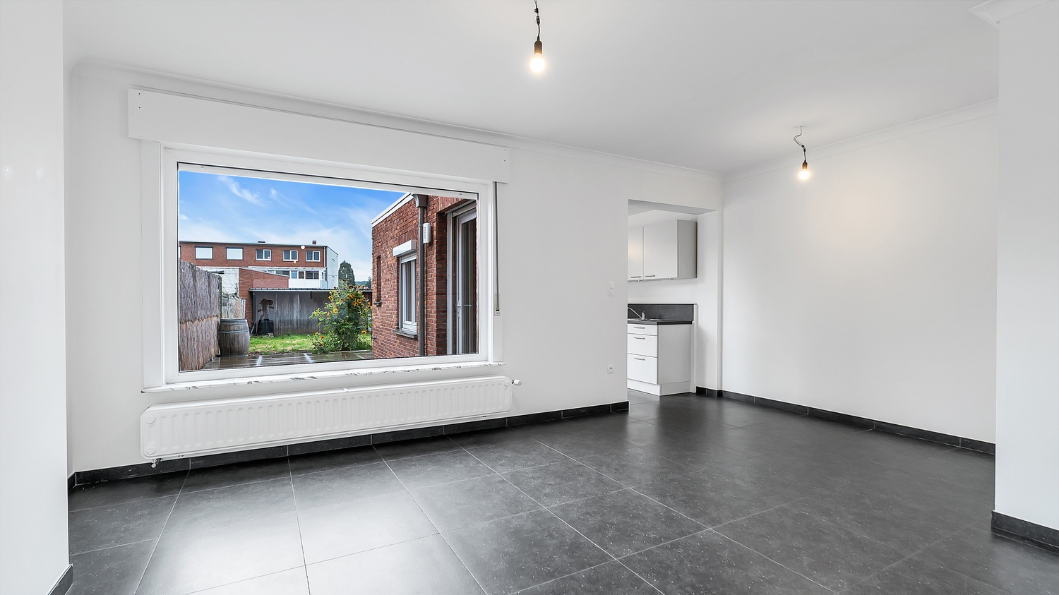 Totaal gerenoveerde en energiezuinige gezinswoning met 3 slaapkamers, carport voor 2 wagens en zonnige tuin in Paal - foto 4