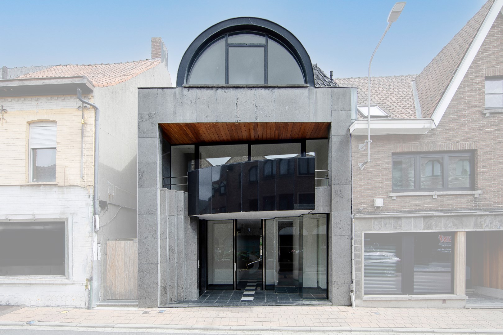 Instapklaar handelspand met ruim duplexappartement in hartje Meulebeke - foto 2