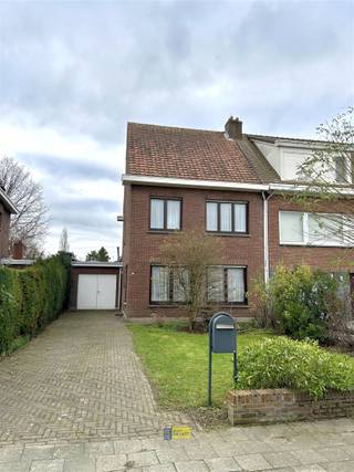 Op een toplocatie in Kapellen bieden wij u deze ruime halfopen bebouwing met grote tuin aan, de bewoonbare oppervlakte bedraagt 175 m² + 47 m²...