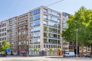 Charmant appartement met terras nabij StadsparkOntdek dit sfeervolle éénslaapkamerappartement op de Maria-Theresialei, gelegen op de tweede...