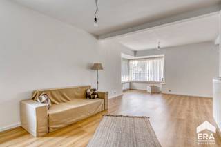 In een rustige, doodlopende straat in het groene Itterbeek bevindt zich deze karaktervolle villa, waar je comfort, ruimte en rust kan terugvinden.De...