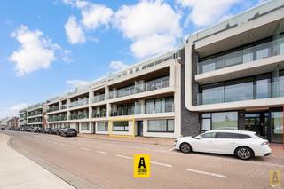 In de prachtige residentie Spuikom, aan de Polderstraat, met de Spuikom aan de overkant, bevindt zich dit instapklare gelijkvloers appartement...