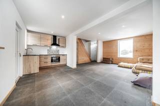 Située en plein coeur du village de Cras-Avernas, dans un environnement calme et paisible, à proximité de Hannut, cette charmante maison rénovée il...