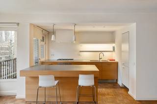 Licht op te frissen appartement met een interessante ligging aan de rand van de stad Antwerpen.Dit appartement is gelegen op de tweede verdieping van...