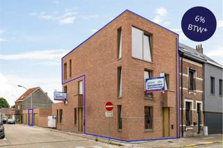 <p><span>This unique triplex apartment has its entrance along Station Street and is distinguished by a playful and thoughtful layout. The open loft-style living space is located on the second floor, while the two full master bedrooms are spread over the ground and second floors.</span></p><p><span> </span></p><p><span>Both bedrooms are spacious and accommodate a double bed, a dressing room and each has a private bathroom with double washbasin and toilet. Thanks to this layout, the apartment is ideal for a young family as well as for couples or roommates who want to co-habit comfortably.</span></p><p><span> </span></p><p><span>The living floor forms the heart of the house with an open kitchen, an extra large storage room and an additional guest toilet. Following this, you will enjoy a south-facing terrace that is closed off to the side, providing extra privacy.</span></p><p><span> </span></p><p><span>The apartment is obliged to include a particularly spacious garage (to be purchased separately for €40,000), located in the Ambachtsstraat. This provides space for a car, several bicycles, waste containers and is equipped with the possibility of installing a charging station, linked to the private meter.</span></p><p><span> </span></p><p><span>The finishing is done according to the specifications and includes underfloor heating, solar panels and a heat pump. Moreover, the buyer is given the freedom to choose finishing materials such as flooring, interior doors, kitchen and plumbing.</span></p><p><span> </span></p><p><span>This energy-efficient project achieves an E-level of 10, well below the standard of E30, resulting in a 5-year property tax exemption. Completion is scheduled for the second half of 2026.</span></p><p><span> </span></p><p><span> </span></p><p><span> </span></p><p><span> </span></p><p><span>Or: Unique triplex apartment with entrance along the Stationsstraat and a surprising layout. </span></p><p><span>The bright loft-style living space is located on the second floor, while two full master bedrooms each with ensuite bathroom are distributed on the ground and second floor, ideal for families or co-housing.</span></p><p><span>The living floor features an open kitchen, spacious storage room and guest toilet, with an adjacent south facing terrace with extra privacy. </span></p><p><span>Obligatory co-purchase: a very spacious garage (€40,000) in the Ambachtsstraat, suitable for car, bikes and charging station.</span></p><p><span>High quality finishing according to specifications with underfloor heating, solar panels and heat pump. Free choice of materials. Energy efficient with E-level 10 (5-year property tax exemption). Completion foreseen second half of 2026.</span></p><p><span> </span></p><p><span>A unique opportunity for those looking for a surprisingly spacious duplex apartment located right in the village center of Duffel-West, near schools, stores, weekly market, sports and leisure facilities.</span></p><p><span>Easy accessibility is also an asset, a central location between Brussels - Antwerp, Mechelen - Lier, train station and bicycle.</span></p><p><span> </span></p><p><span>Visits only by appointment, info without engagement at the office: 015/755 444 or</span><span> <span>info@immovercammen.be</span></span></p><p><span> </span></p>