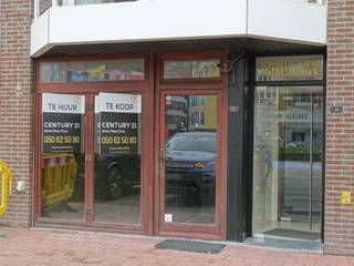 Handelsruimte te Heist aan zee op het HELDENPLEIN met zeer ruime kelder. Toilet die rechtstreeks toegankelijk is vanuit de handelsruimte. Geschikt...