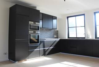 Dit ruime en lichtrijke triplex appartement bevindt zich in het mooie Scheldewindeke (Oosterzele), op een rustige maar centrale locatie dichtbij...