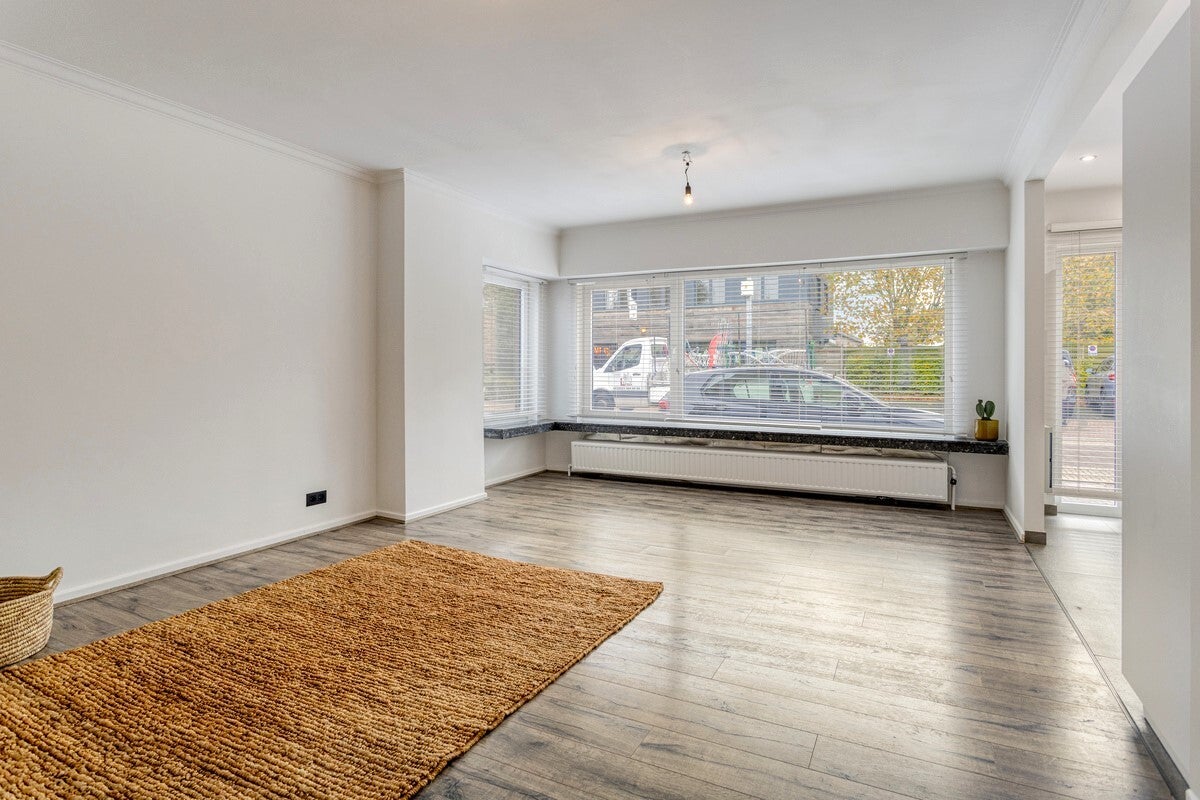 Gerenoveerd gelijkvloers appartement met 3 slaapkamers - foto 2