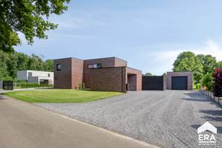 In een rustige, groene omgeving vind je deze energiezuinige BEN-villa op een royaal perceel van 3.424 m². Deze hoogwaardig afgewerkte woning...