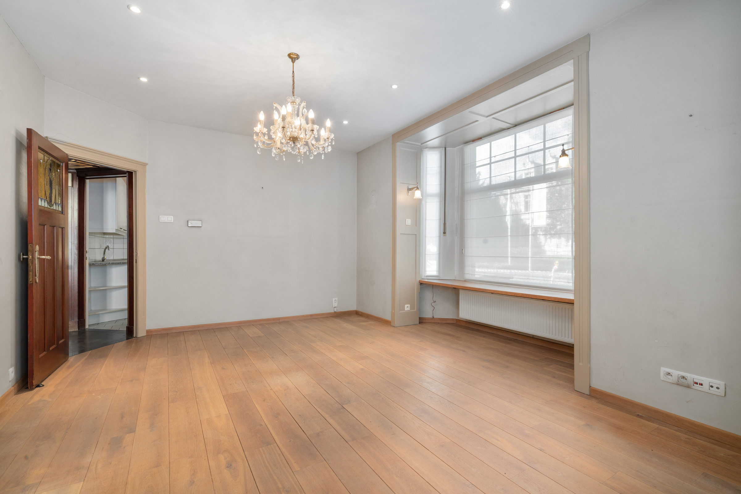 Authentieke woning met 5 slpkmrs + garage in hartje Zottegem - foto 4