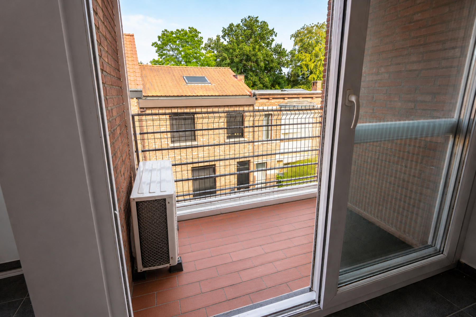 Ruim en lichtrijk appartement met 2 slaapkamers en terras in Kapellen - foto 5