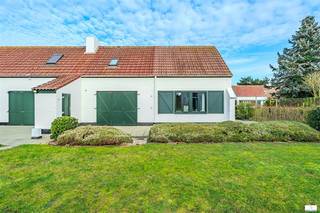 Cette charmante propriété à Middelkerke offre une solution idéale pour ceux qui recherchent une maison de vacances compacte, bien aménagée et...