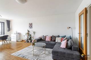 Ruim appartement (117 m²) met 2 slaapkamers, garagebox en 2 terrassen in Deurne. Dit appartement in de Oude Bosuilbaan combineert centrale...