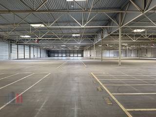 Fantastisch gelegen logistiek magazijn met een oppervlakte van 6.270 m² (uitbreidbaar tot 15.370 m²/12.310m² of 9.100m²) te huur op...