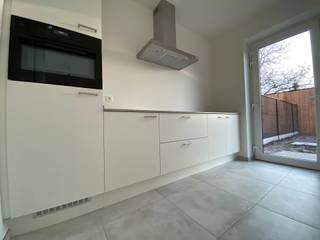 Energiezuinige nieuwbouwwoning met 3 slaapkamers, tuin, tuinberging en 2 autostaanplaatsen. Beschikbaar: onmiddellijk.Ligging: centraal gelegen op...