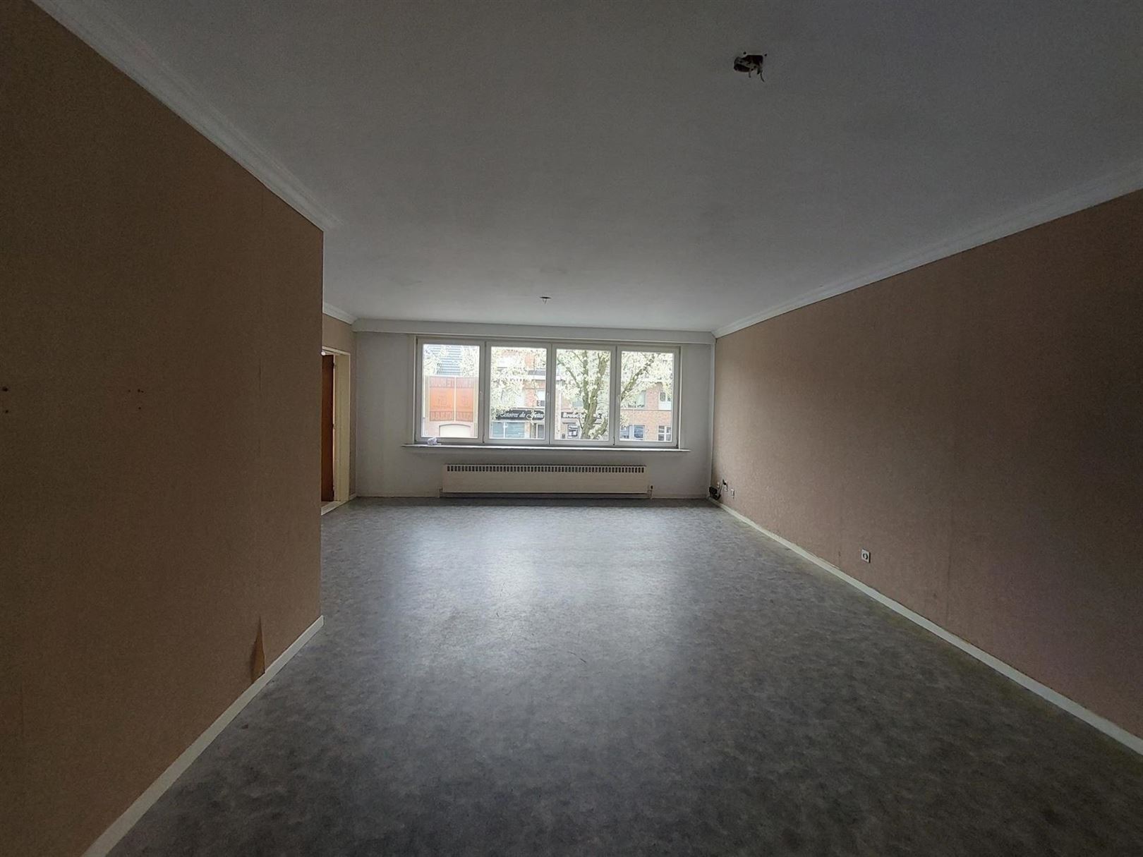 Appartement met 2 slaapkamers, terras en garage. - foto 2