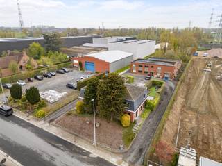 Magazijn + 2 woningen op toplocatie in Harelbeke 750.000Zoek je een plek waar ondernemen, wonen en investeren samenkomen?Dit uitzonderlijk pand in de...