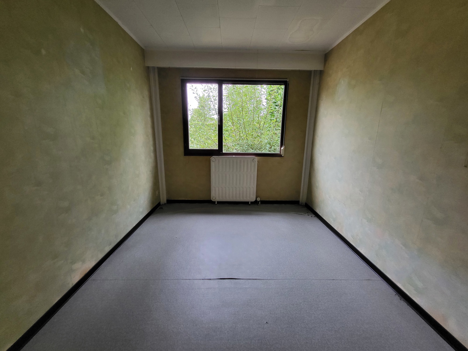 Ruime te renoveren half open woning te koop in Knokke-Heist. - foto 4