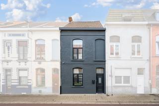 Ontdek nu deze instapklare woning te Sint-Amandsberg.Op de gelijkvloerse verdieping is er een aangename leefruimte, ruime keuken en leuke...
