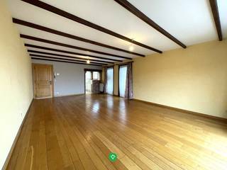 Dit appartement is gelegen op de 2 de verdieping in het centrum van Roeselare en bestaat uit: propere, vernieuwde gemeenschappelijke hal - lift...