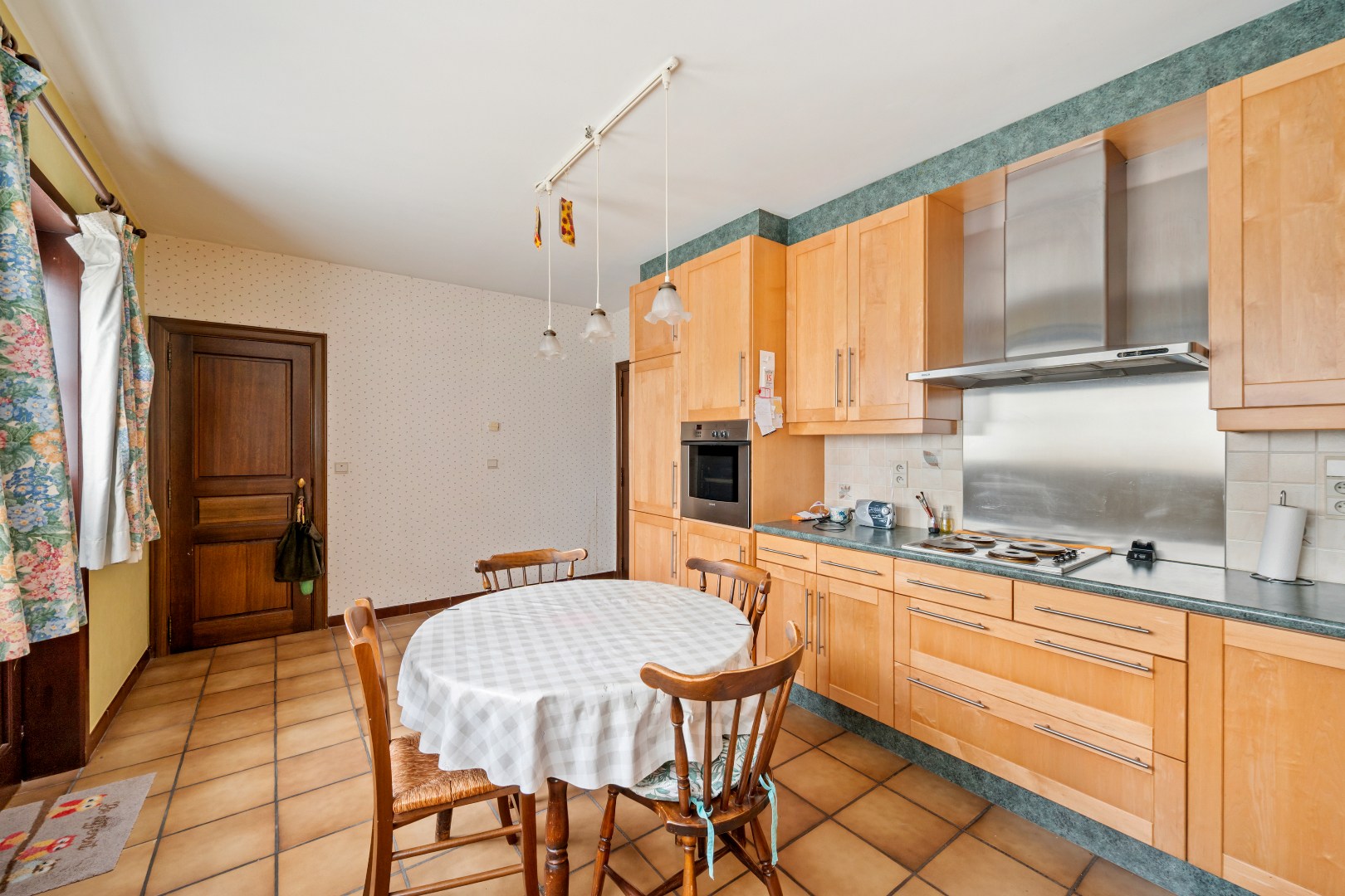 Open bebouwing met 3 slaapkamers en ruime garages! - foto 5