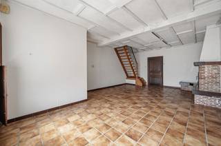 Ligging, ligging en ligging  dé sleutel tot een slimme vastgoedinvestering. Deze te renoveren woning met tuin bevindt zich in een gegeerde...