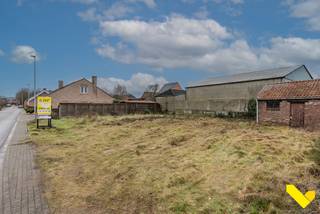 Rustig gelegen bouwgrond voor open bebouwing!Bent u op zoek naar een ideale locatie voor uw droomwoning? Deze mooie bouwgrond van 5 are 67 ca is...