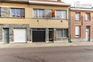 Welkom in deze charmante en lichtrijke woning gelegen in de geliefde Suikerdijkstraat 32. Deze eigendom combineert comfort, ruimte en...
