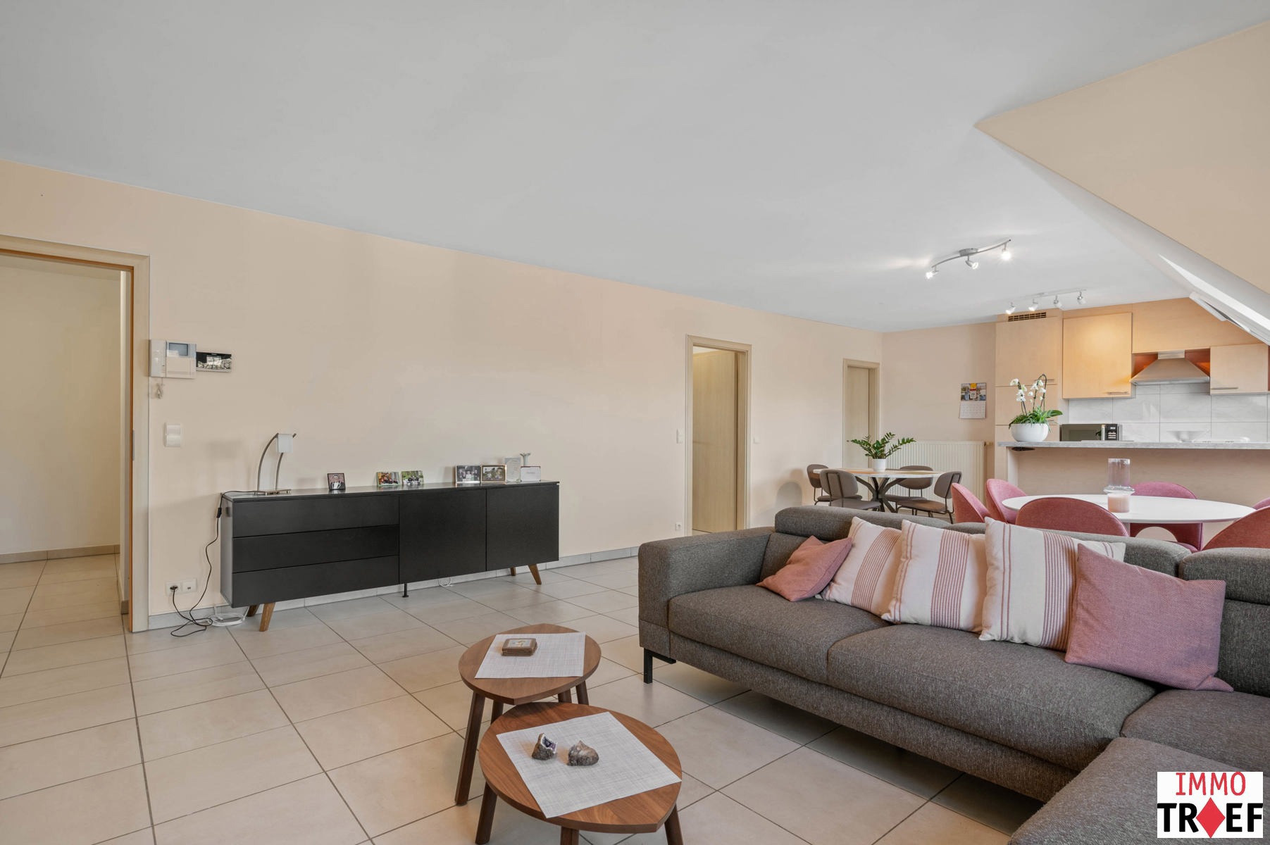 Lichtrijk en ruim appartement met garagebox in centrum Lebbeke - foto 5