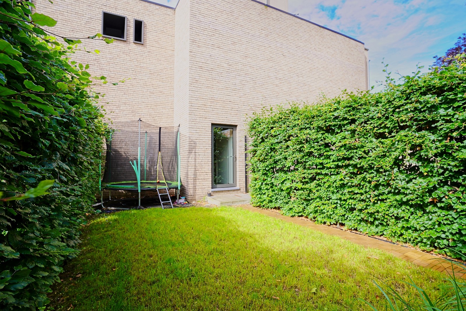Prachtig gelijkvloers appartement met terras en tuin in het centrum van Buggenhout - foto 4